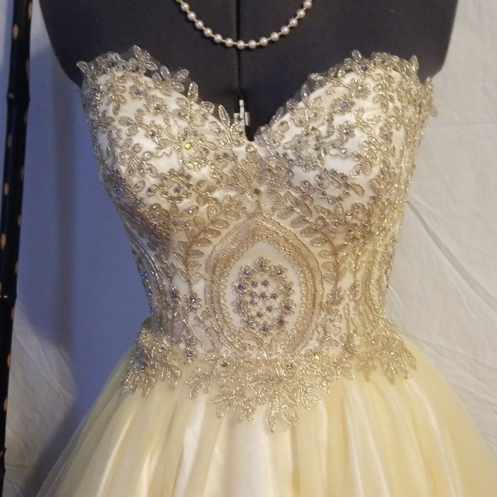 NWOT STAR BOX ELEGANT DRESS - Picture 4 of 7